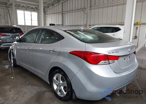 2013 Hyundai Elantra Gls z USA, uszkodzony, nr VIN KMHDH4AE9DU773006